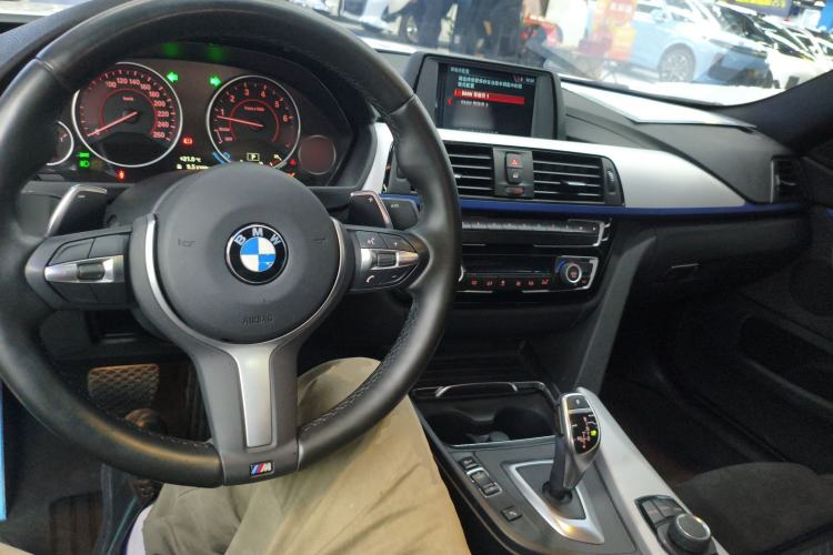 Used BMW 4 Series 2017 425i Gran Coupe Leading Model with M Sport Package Center Console