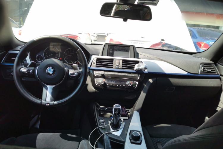 Used BMW 4 Series 2017 425i Gran Coupe Leading Model with M Sport Package Center Console