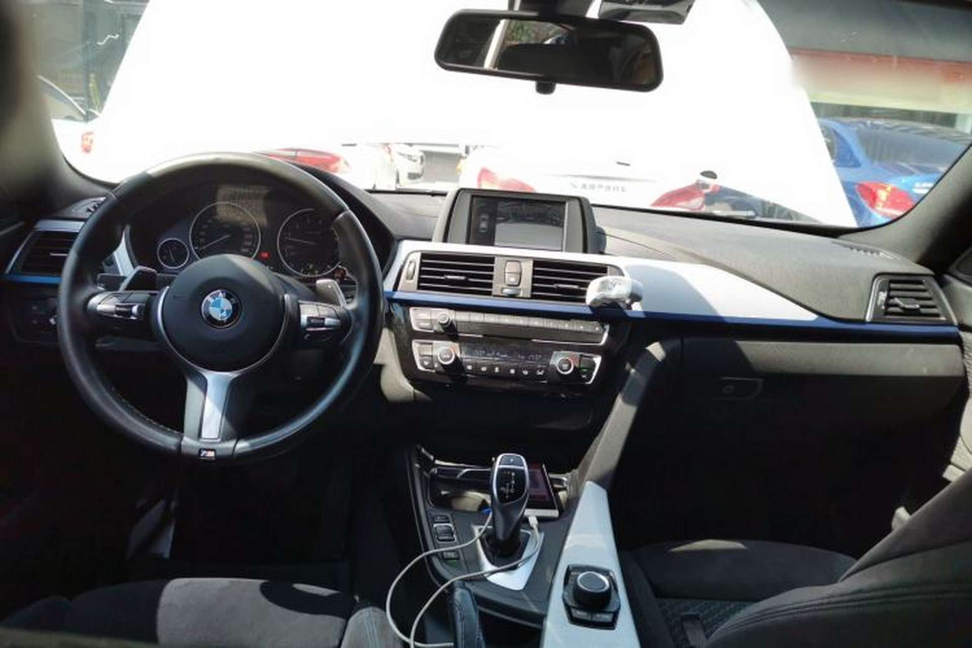Used BMW 4 Series 2017 425i Gran Coupe Leading Model with M Sport Package Center Console