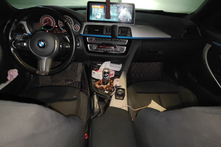 Used BMW 4 Series 2017 425i Gran Coupe Leading Model with M Sport Package Center Console