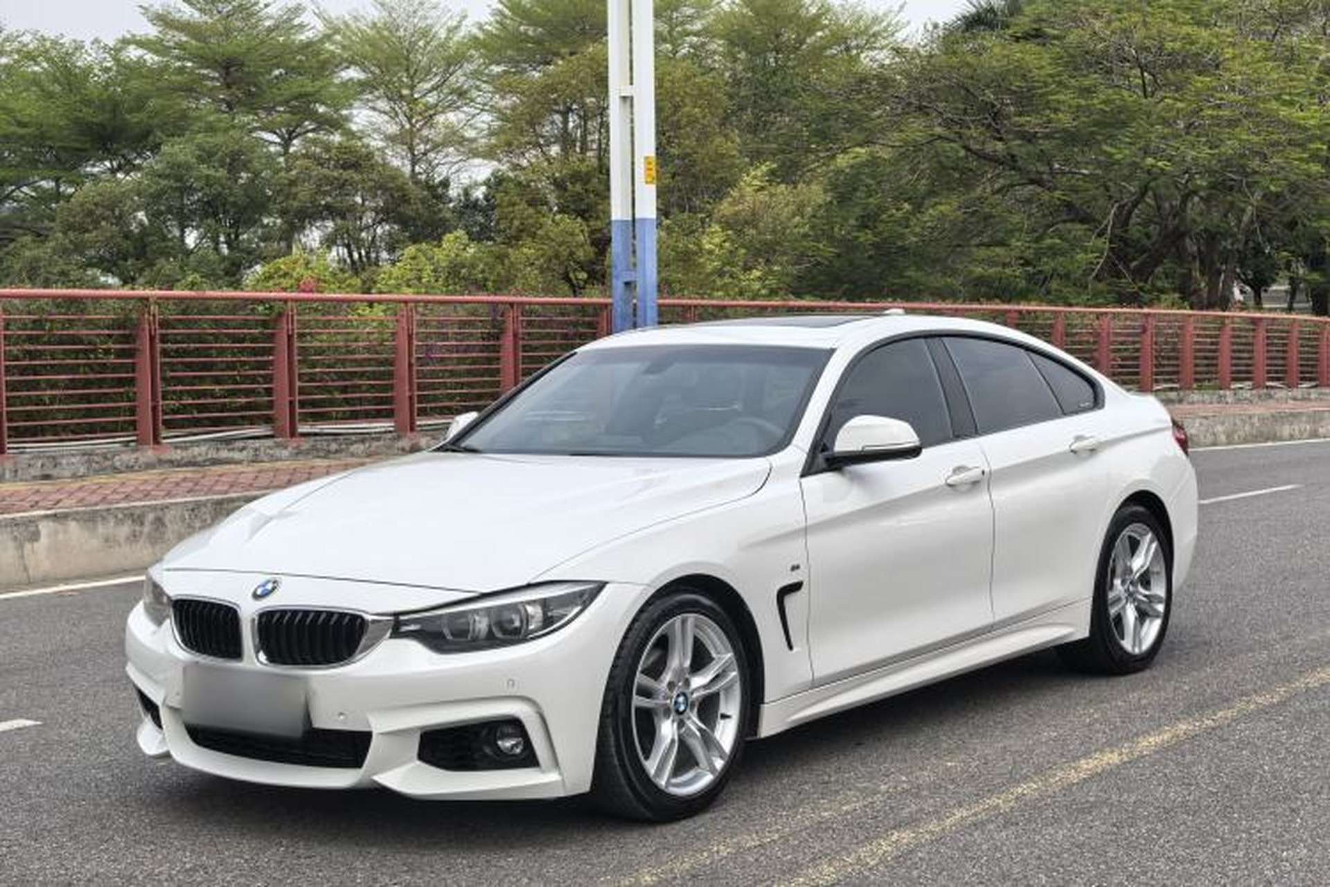 Used BMW 4 Series 2017 425i Gran Coupe Leading Model with M Sport Package Front Left 45 Deg