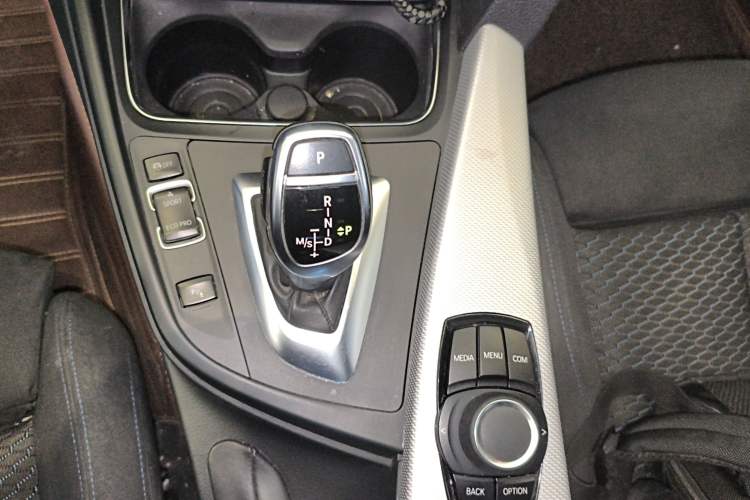 Used BMW 4 Series 2017 425i Gran Coupe Leading Model with M Sport Package Gear Lever
