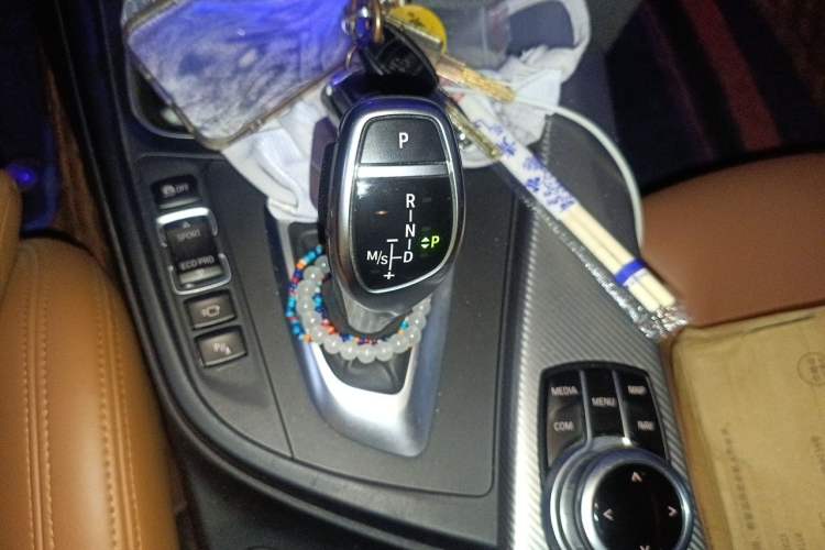 Used BMW 4 Series 2017 425i Convertible M Sport Package Gear Lever