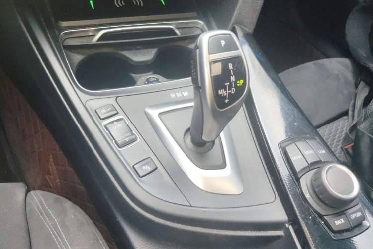 Used BMW 4 Series 2017 425i Gran Coupe Leading Model with M Sport Package Gear Lever
