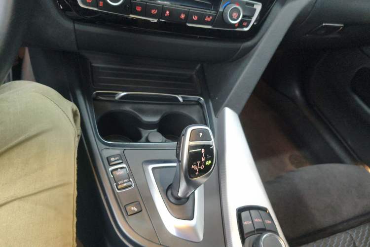 Used BMW 4 Series 2017 425i Gran Coupe Leading Model with M Sport Package Gear Lever