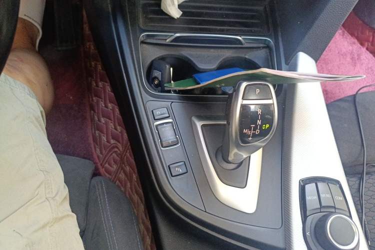 Used BMW 4 Series 2017 425i Gran Coupe Leading Model with M Sport Package Gear Lever