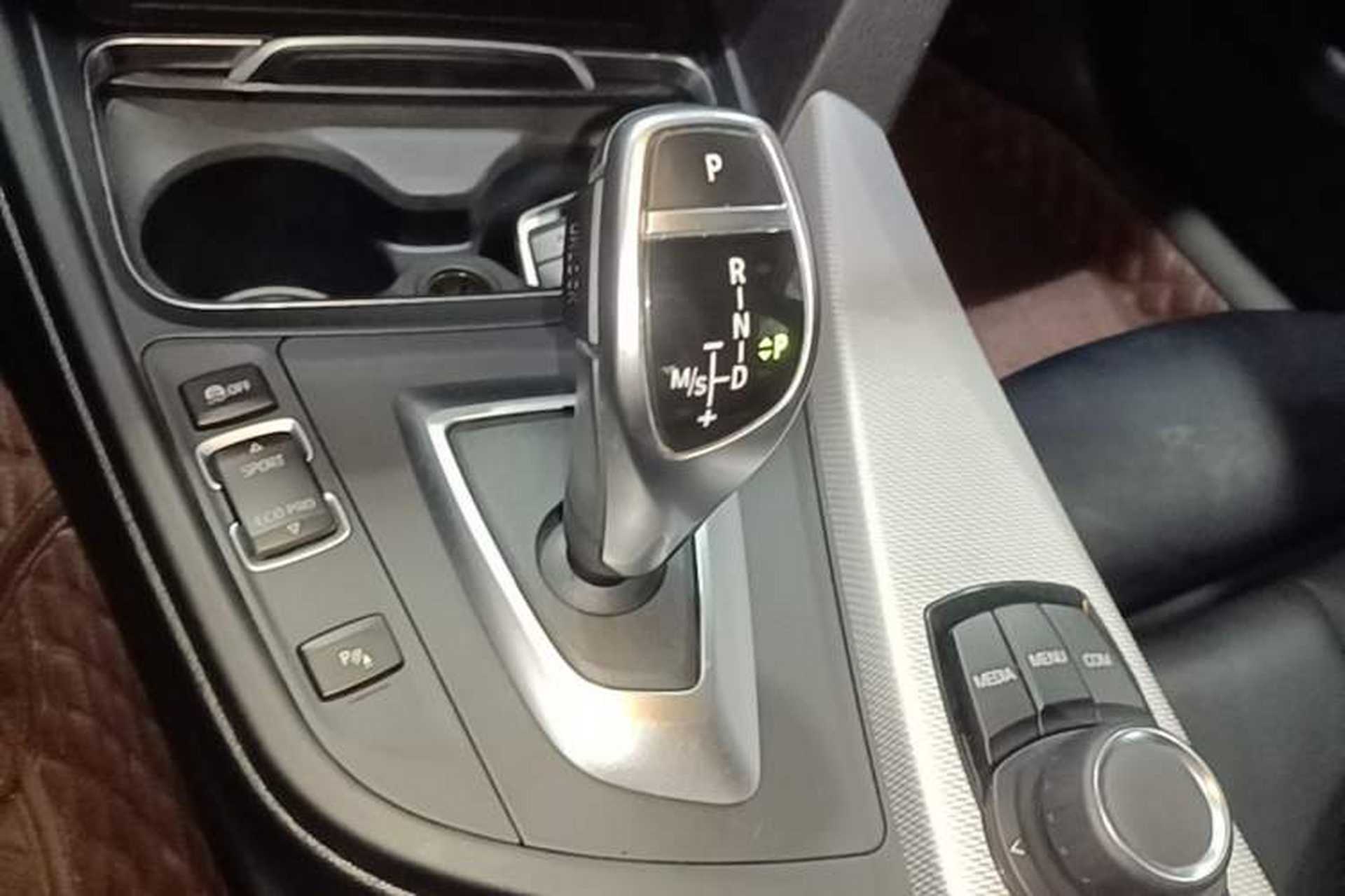 Used BMW 4 Series 2017 425i Gran Coupe Leading Model with M Sport Package Gear Lever