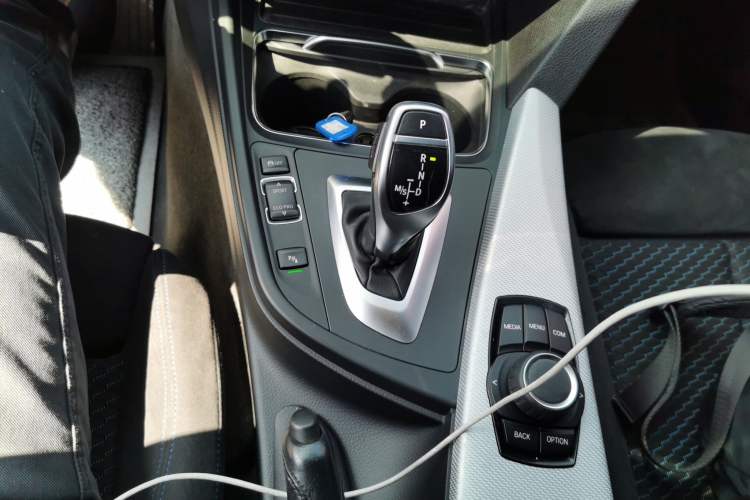 Used BMW 4 Series 2017 425i Gran Coupe Leading Model with M Sport Package Gear Lever