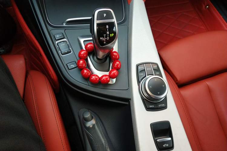 Used BMW 4 Series 2017 425i Convertible M Sport Package Gear Lever