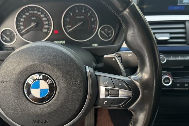 Used BMW 4 Series 2017 425i Gran Coupe Leading Model with M Sport Package Interior 4