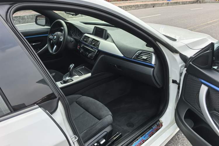 Used BMW 4 Series 2017 425i Gran Coupe Leading Model with M Sport Package Interior 7