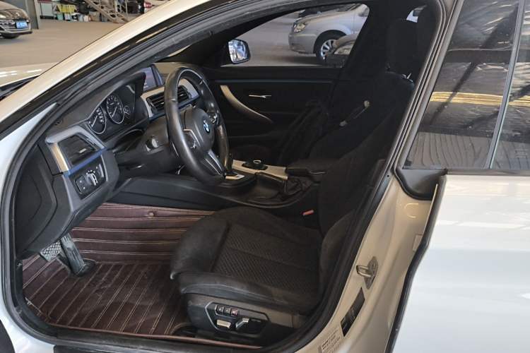 Used BMW 4 Series 2017 425i Gran Coupe Leading Model with M Sport Package Left Front Seat