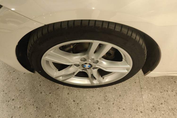 Used BMW 4 Series 2017 425i Gran Coupe Leading Model with M Sport Package Left Front Wheel Hub