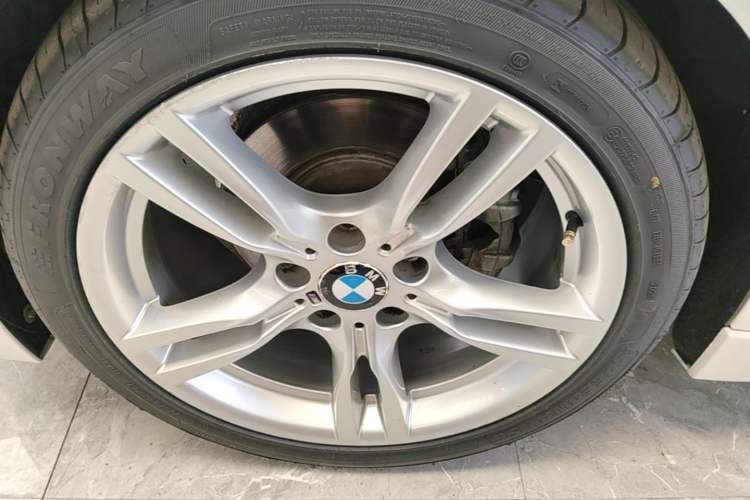 Used BMW 4 Series 2017 425i Gran Coupe Leading Model with M Sport Package Left Front Wheel Hub