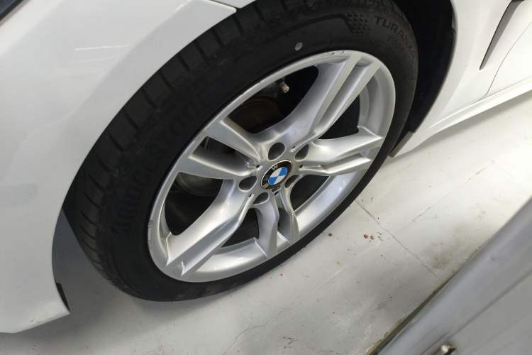 Used BMW 4 Series 2017 425i Gran Coupe Leading Model with M Sport Package Left Front Wheel Hub