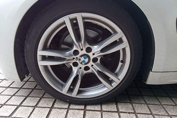 Used BMW 4 Series 2017 425i Gran Coupe Leading Model with M Sport Package Left Front Wheel Hub