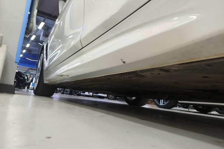 Used BMW 4 Series 2017 425i Gran Coupe Leading Model with M Sport Package Left Side Sill