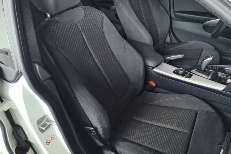 Used BMW 4 Series 2017 425i Gran Coupe Leading Model with M Sport Package Right Front Seat