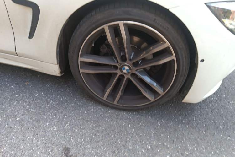 Used BMW 4 Series 2017 425i Convertible M Sport Package Right Front Wheel Hub