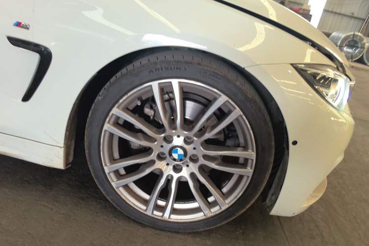Used BMW 4 Series 2017 430i Convertible M Sport Package Right Front Wheel Hub