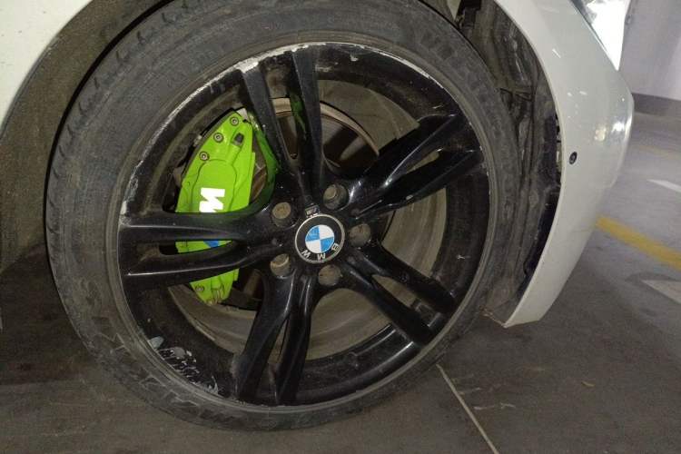 Used BMW 4 Series 2017 425i Convertible M Sport Package Right Front Wheel Hub