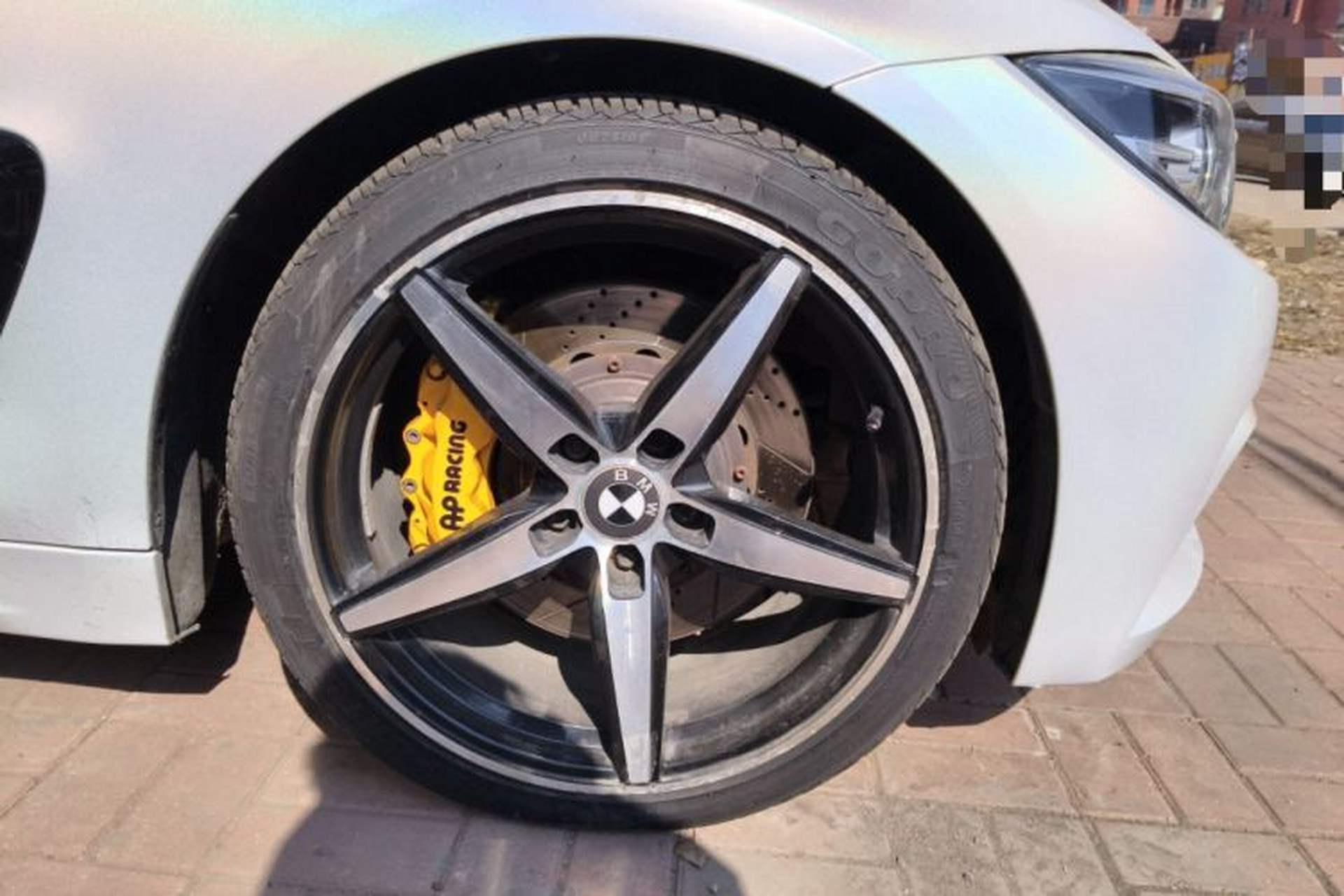Used BMW 4 Series 2017 425i Gran Coupe Leading Model with M Sport Package Right Front Wheel Hub