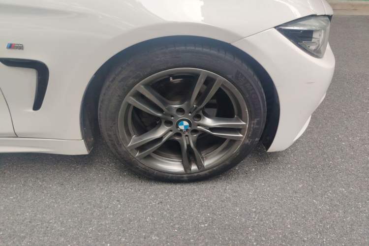 Used BMW 4 Series 2017 425i Gran Coupe Leading Model with M Sport Package Right Front Wheel Hub