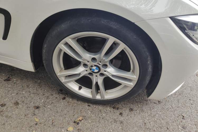 Used BMW 4 Series 2017 425i Convertible M Sport Package Right Front Wheel Hub
