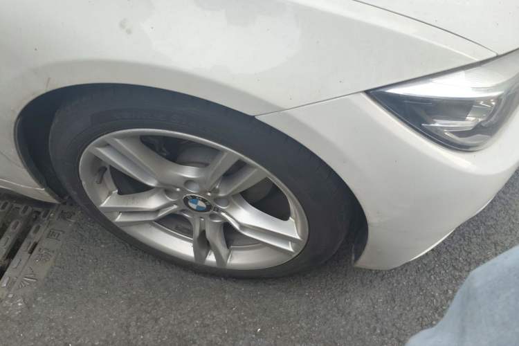 Used BMW 4 Series 2017 425i Gran Coupe Leading Model with M Sport Package Right Front Wheel Hub