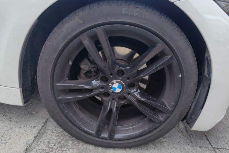 Used BMW 4 Series 2017 425i Convertible M Sport Package Right Front Wheel Hub