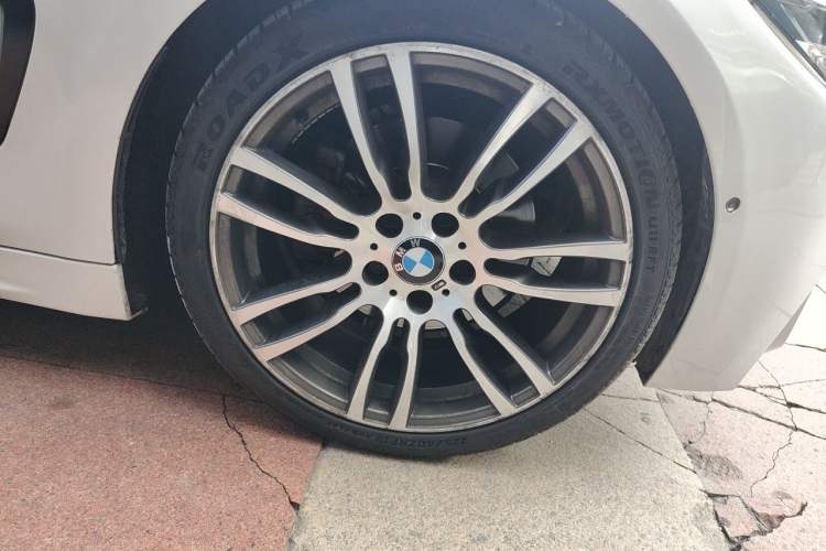 Used BMW 4 Series 2017 430i Convertible M Sport Package Right Front Wheel Hub