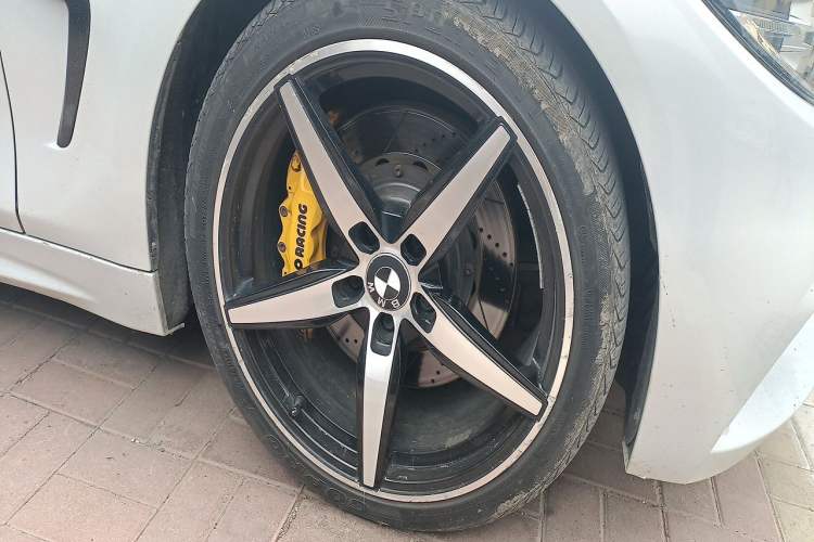 Used BMW 4 Series 2017 425i Gran Coupe Leading Model with M Sport Package Right Front Wheel Hub