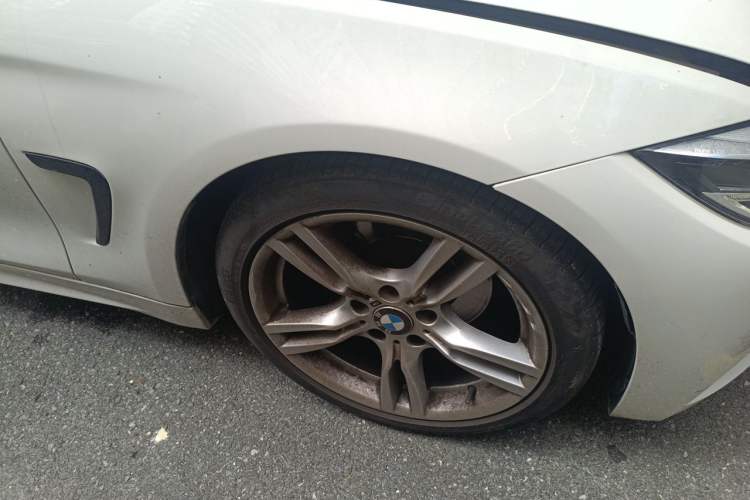Used BMW 4 Series 2017 425i Gran Coupe Leading Model with M Sport Package Right Front Wheel Hub