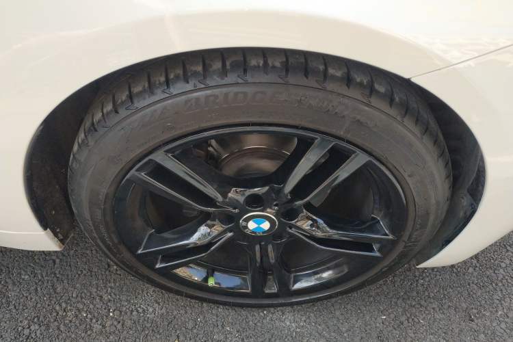 Used BMW 4 Series 2017 425i Convertible M Sport Package Right Front Wheel Hub