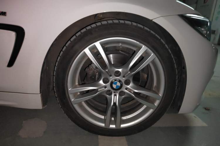 Used BMW 4 Series 2017 425i Gran Coupe Leading Model with M Sport Package Right Front Wheel Hub