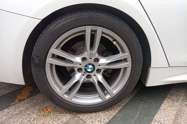 Used BMW 4 Series 2017 425i Gran Coupe Leading Model with M Sport Package Right Rear Wheel Hub