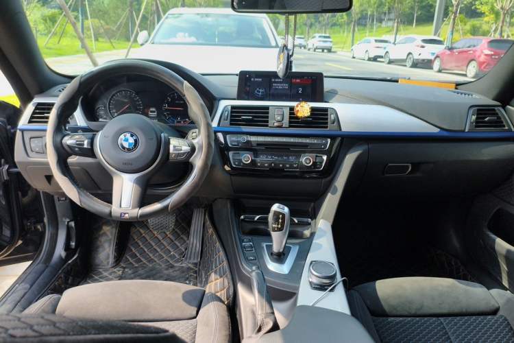 Used BMW 4 Series 2019 425i Gran Coupe M Sport Package Center Console