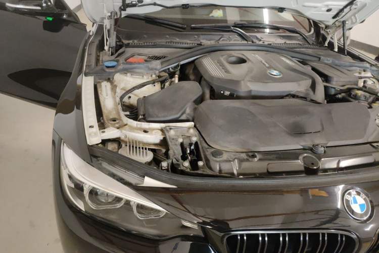 Used BMW 4 Series 2019 425i Gran Coupe M Sport Package Engine Bay Right