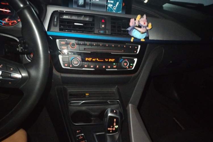 Used BMW 4 Series 2019 425i Gran Coupe M Sport Package Audio And AC Panel