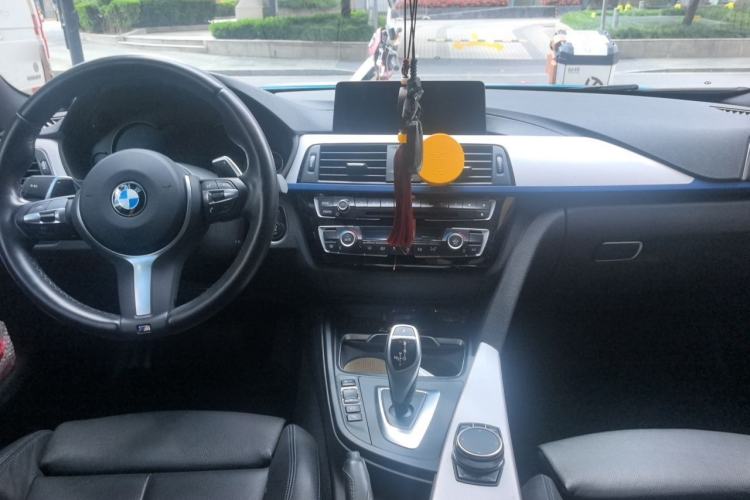 Used BMW 4 Series 2019 425i Gran Coupe M Sport Night Edition Center Console