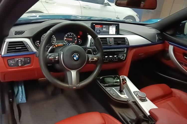 Used BMW 4 Series 2019 425i M Sport Night Edition Center Console
