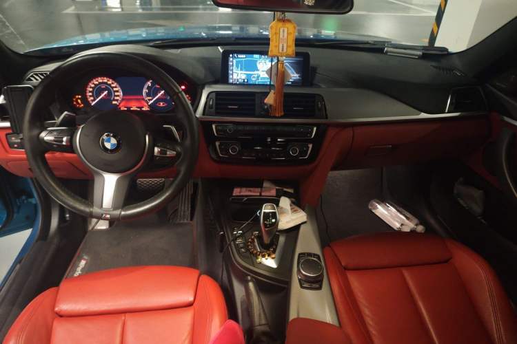 Used BMW 4 Series 2019 425i Gran Coupe M Sport Night Edition Center Console