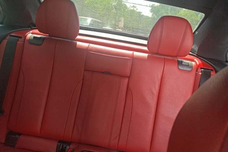 Used BMW 4 Series 2019 425i Convertible M Sport Package Left Rear Seat