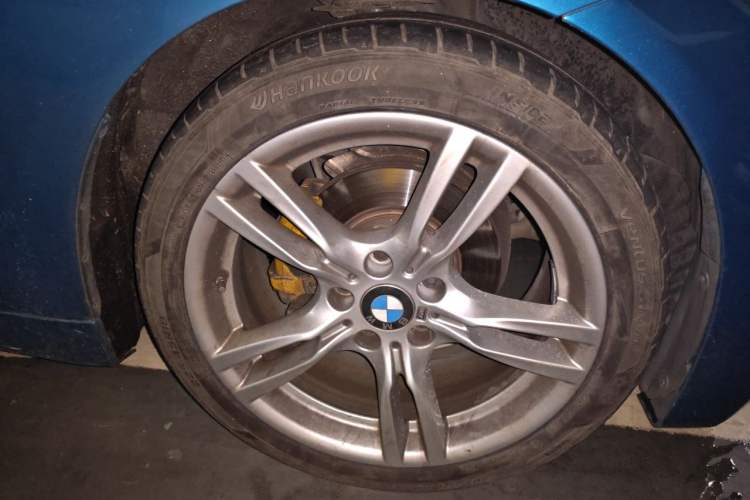 Used BMW 4 Series 2019 425i Convertible M Sport Package Right Front Wheel Hub