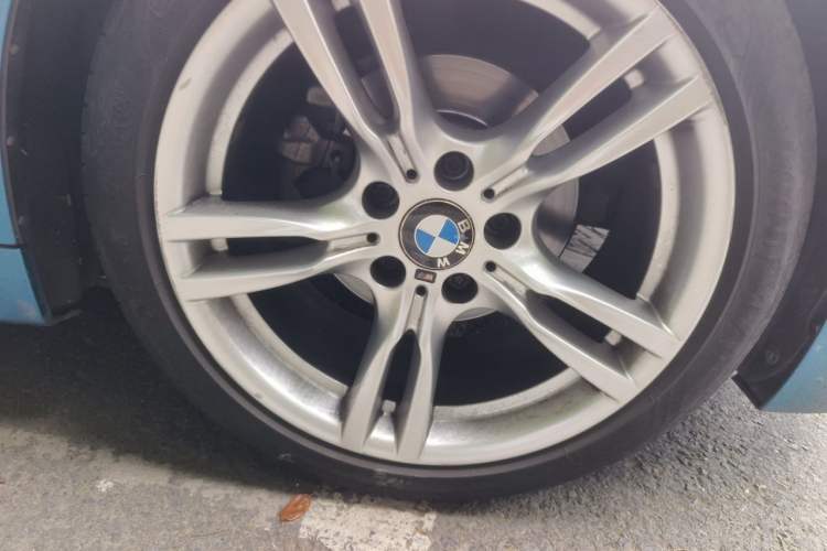 Used BMW 4 Series 2019 425i Convertible M Sport Package Right Front Wheel Hub