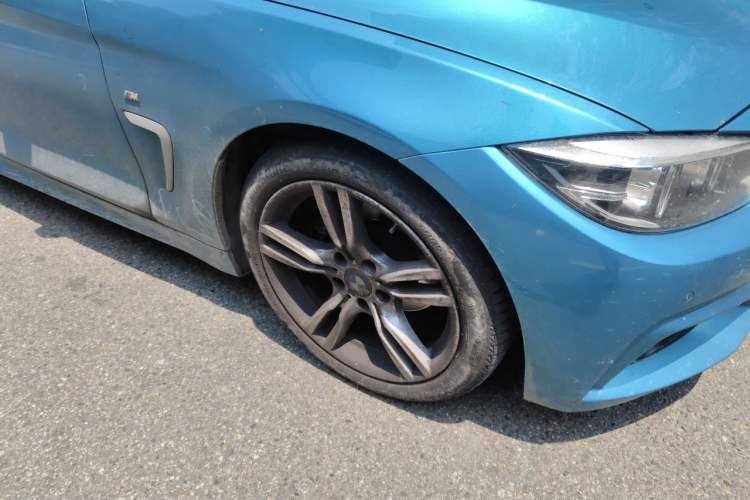 Used BMW 4 Series 2019 425i Convertible M Sport Package Right Front Wheel Hub