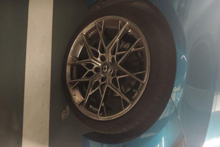 Used BMW 4 Series 2019 425i Gran Coupe M Sport Night Edition Right Front Wheel Hub