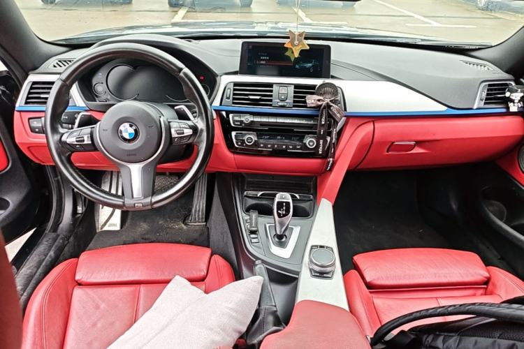 Used BMW 4 Series 2019 425i M Sport Night Edition Center Console
