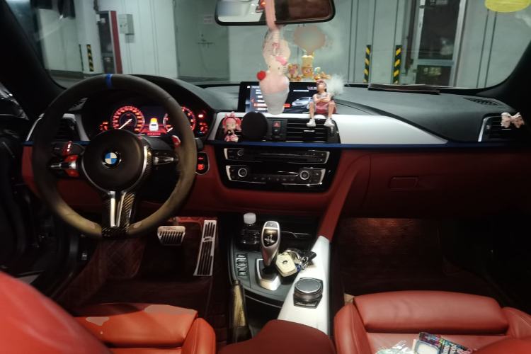 Used BMW 4 Series 2019 425i M Sport Night Edition Center Console
