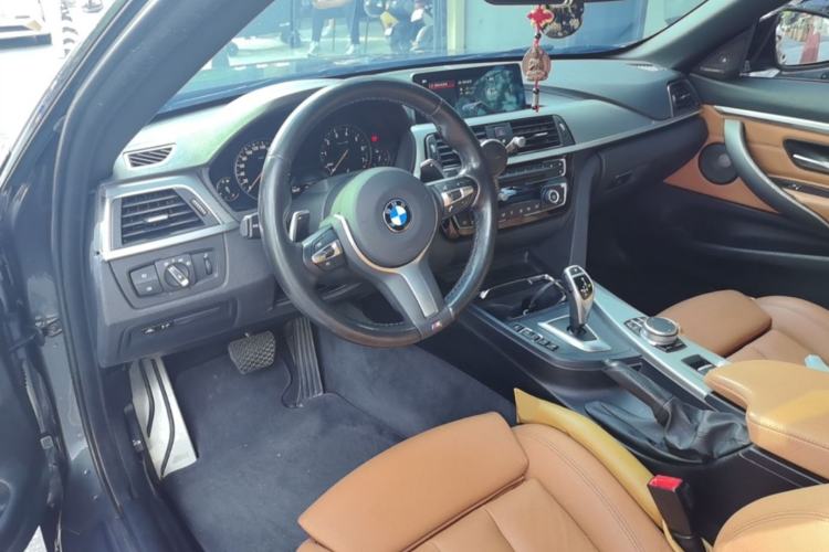 Used BMW 4 Series 2019 425i Convertible M Sport Night Edition Center Console
